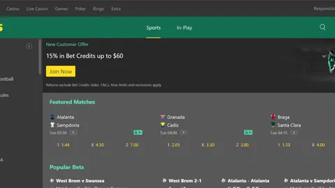 C罗海边度假秀肌肉 仅穿一条内裤