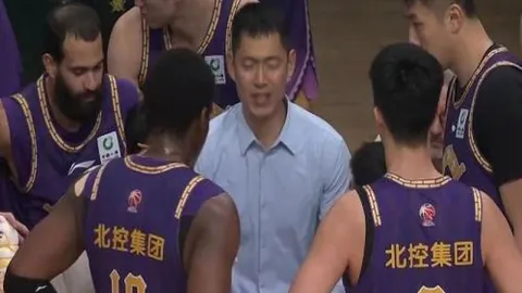 “劲旅放言挑衅粤队，杜锋季后赛迎喜讯！”