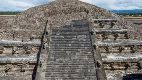 塞維利亞創紀錄！門迪利巴榮獲歐冠冠軍，成為首位戰勝穆里尼奪冠的主帥！