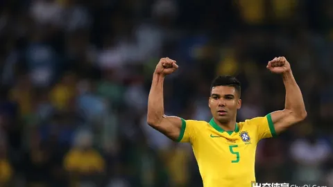 “西足协裁委会建议下赛季西甲引入现场裁判解释VAR裁决”